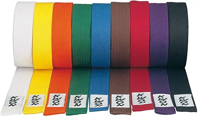 Alle Karate Gürtel Farben